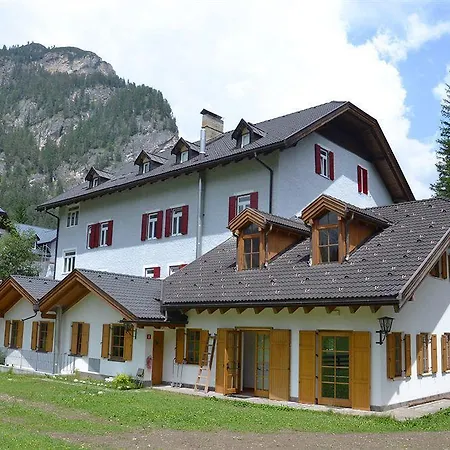 Croda Rossa Hotel 3*