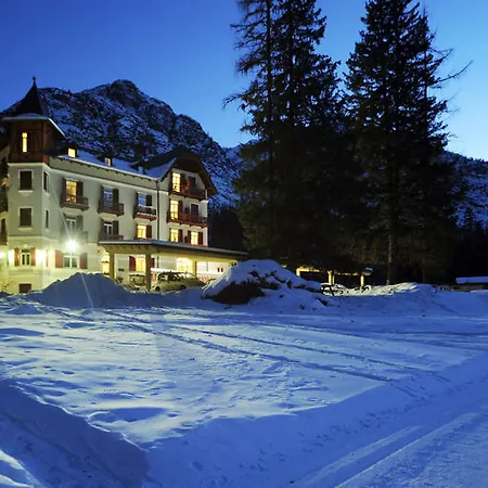 Hotel Croda Rossa 3*