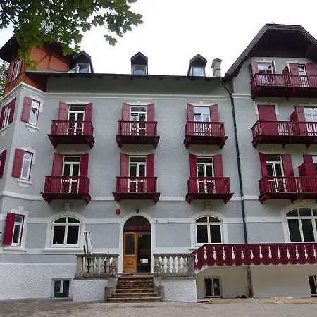 Hotel Croda Rossa 3*
